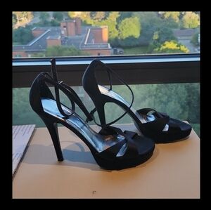 Stuart Weitzman SIZE 8 black heals
